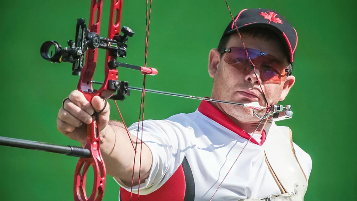 Kevin Evans aiming.