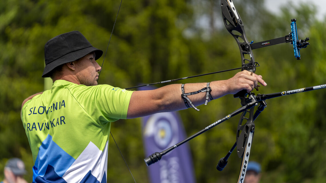 Ziga Ravnikar aiming.