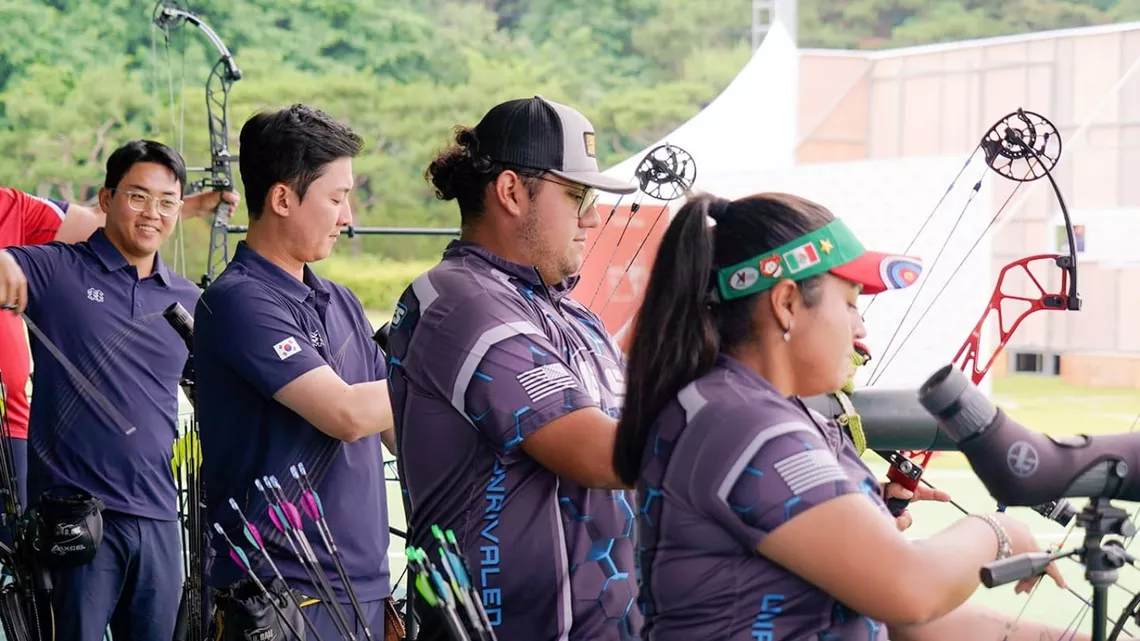Sebastian Garcia and Dafne Quintero training with Korean archers.