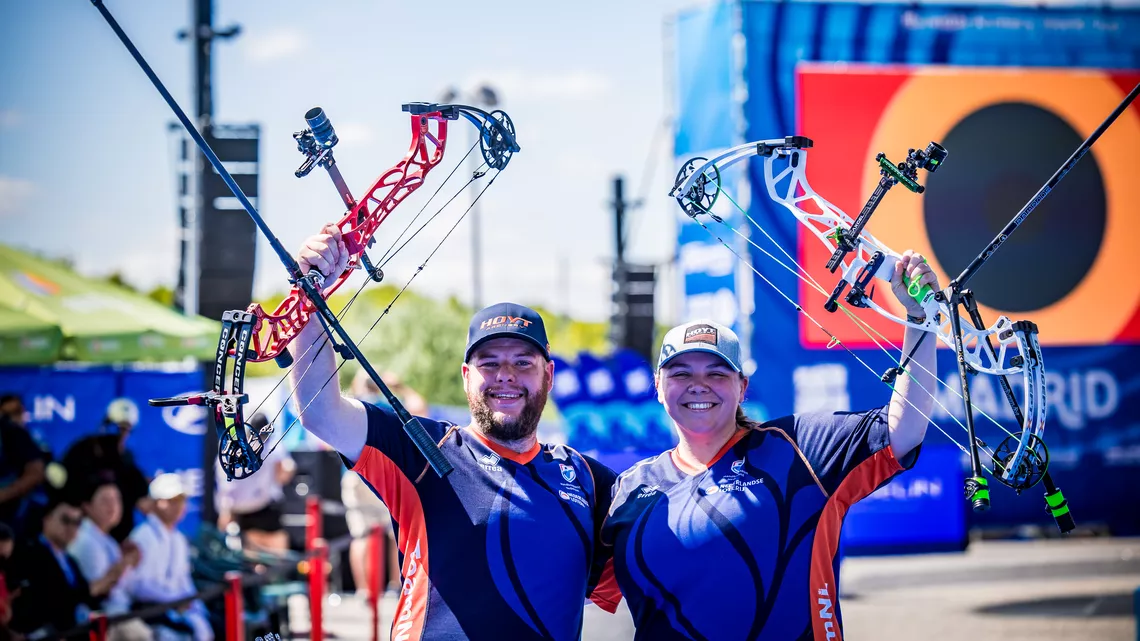 Mike Schloesser and Sanne de Laat celebrating. 