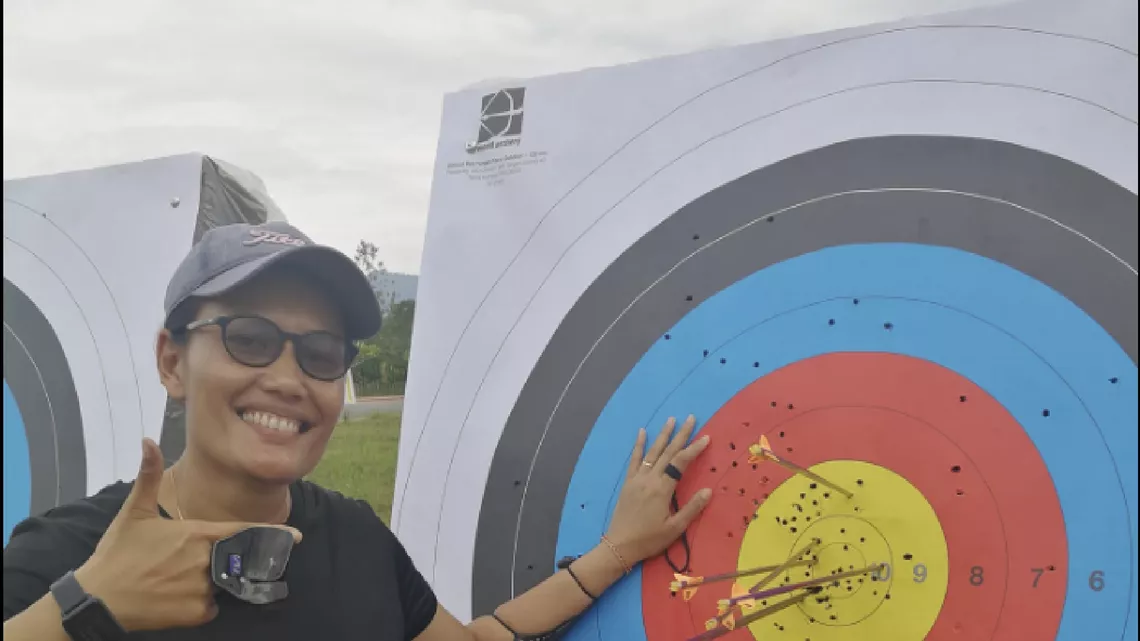 Mon Redee Sut Xi by a target. 