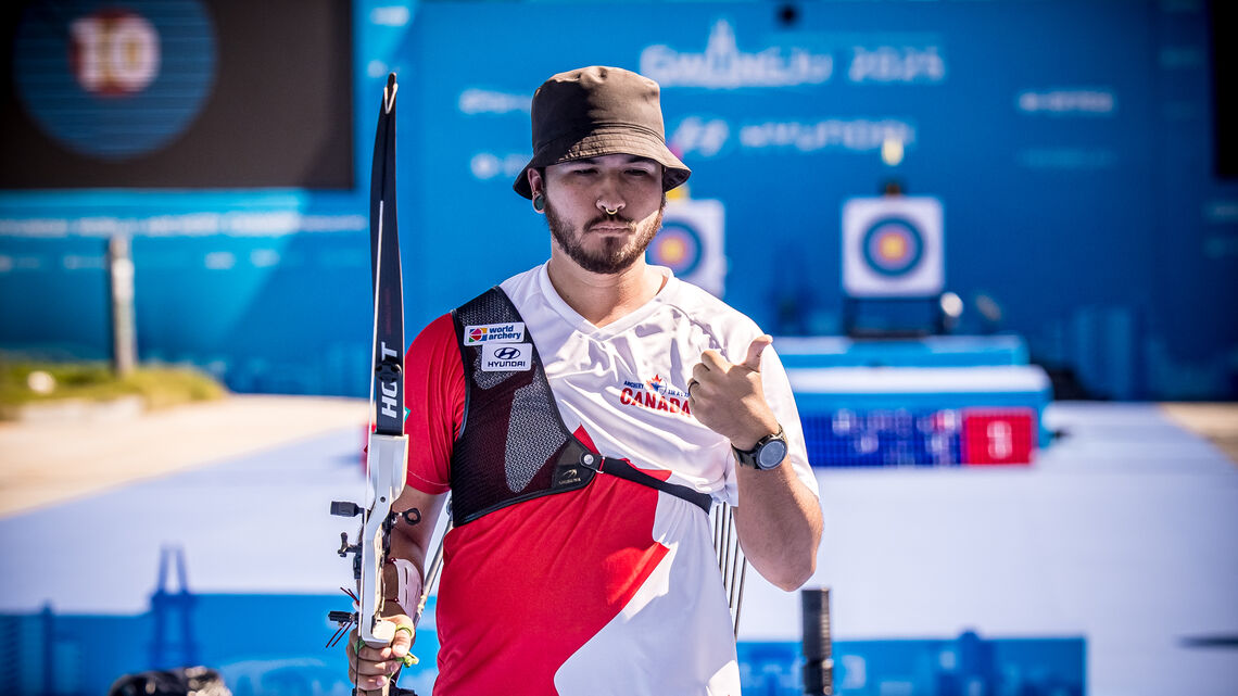 Eric Peters giving a thumbs up in Gwangju.