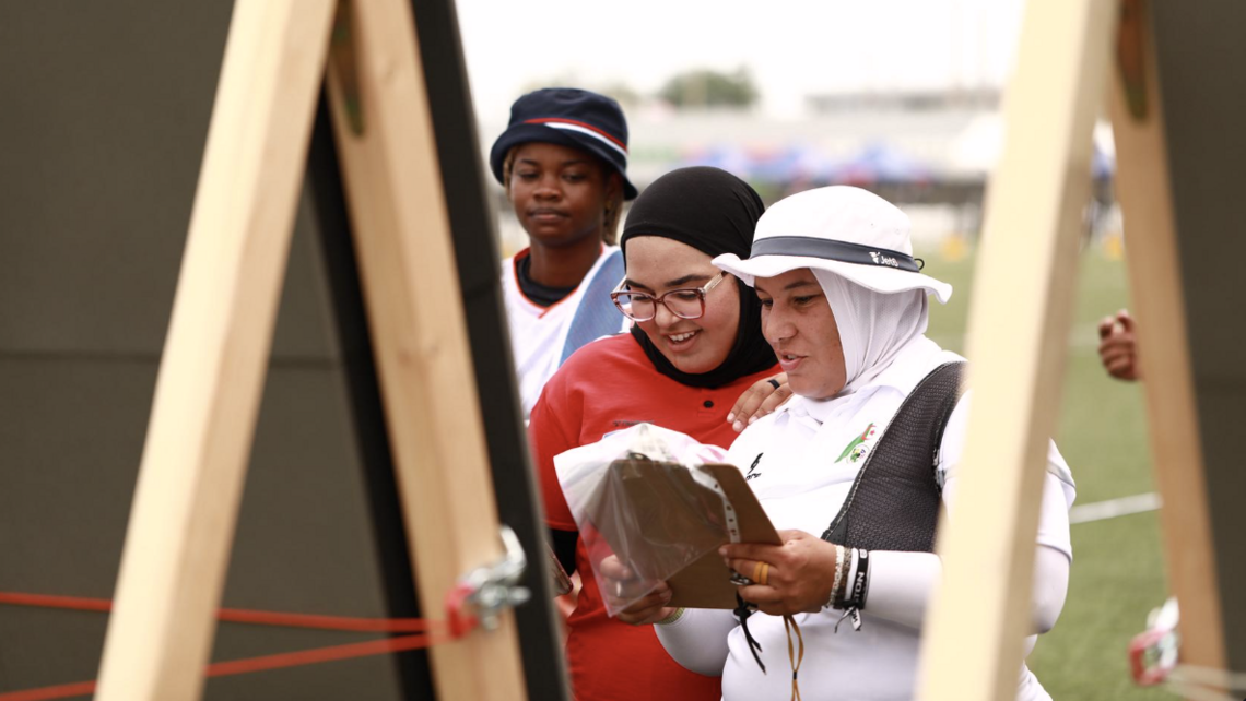 Roua Ben Abdelkadar counting scores.