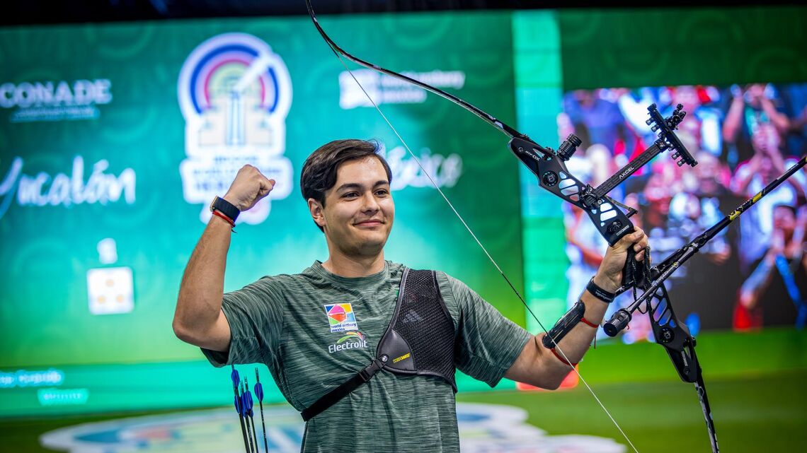 Matias Grande celebrates first Indoor World Series title in Merida 2026.