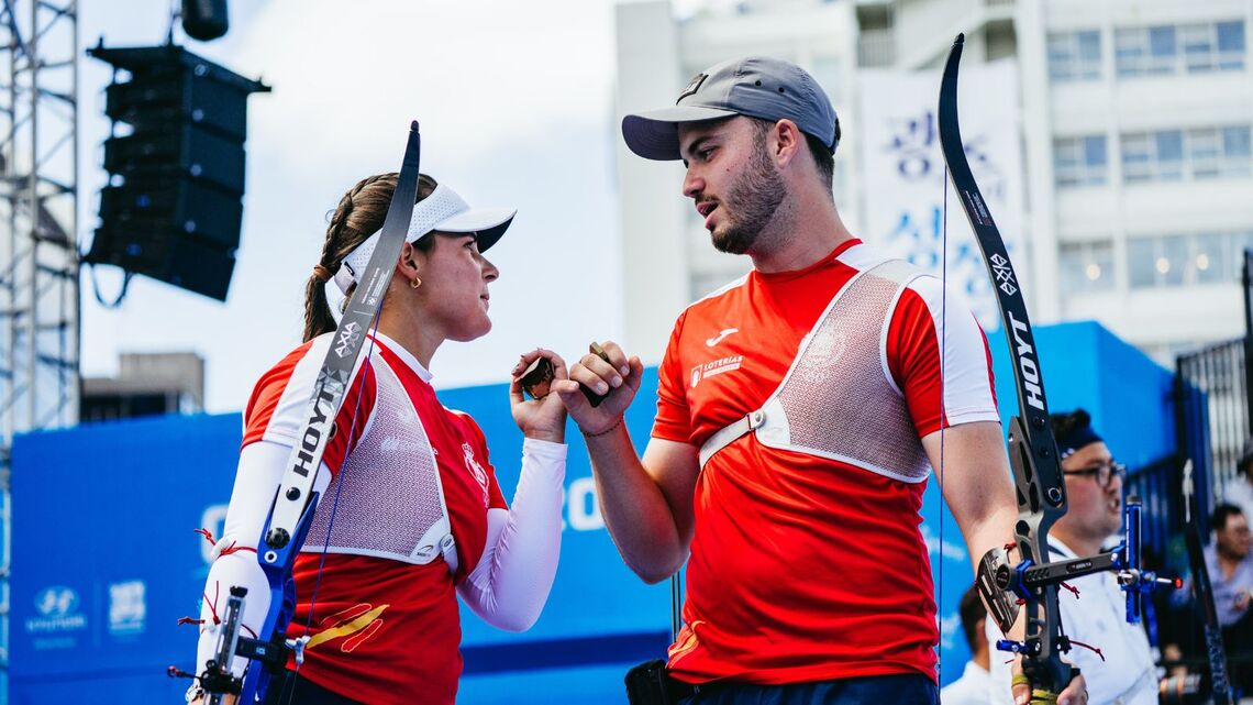 Andres Temiño Mediel and Elia Canales won mixed team gold at Gwangju 2026 Hyundai World Archery Championships.