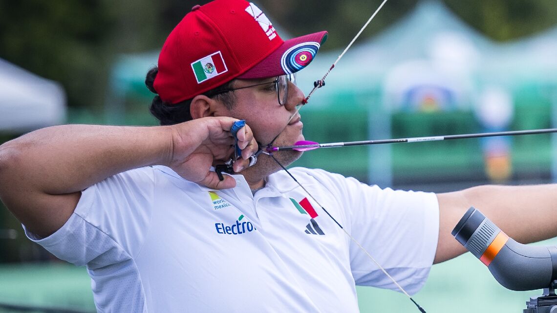Sebastian Garcia shooting at the compound men qualifications at Puebla 2026.