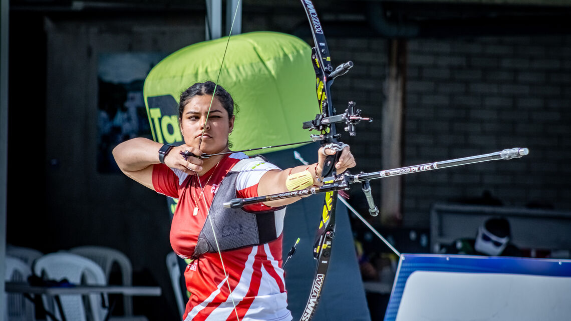 Janna Hawash shoots on the line.
