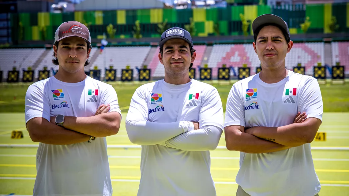 Elias Reyes Cravioto, Miguel Beceraa and Rodrigo Olvera with their arms crossed together at Madrid 2026.