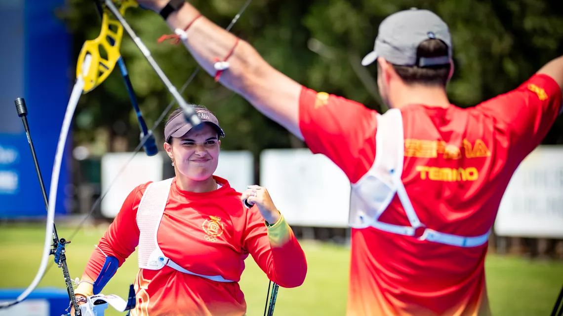 Elia Canales and Andrés Temiño Mediel won European mixed team bronze in 2026.