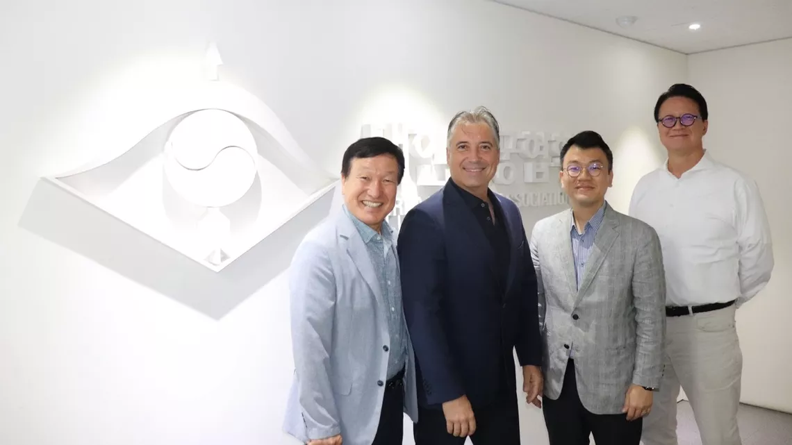 World Archery executive director Juan Carlos Holgado with Korean Archery Association representatives.