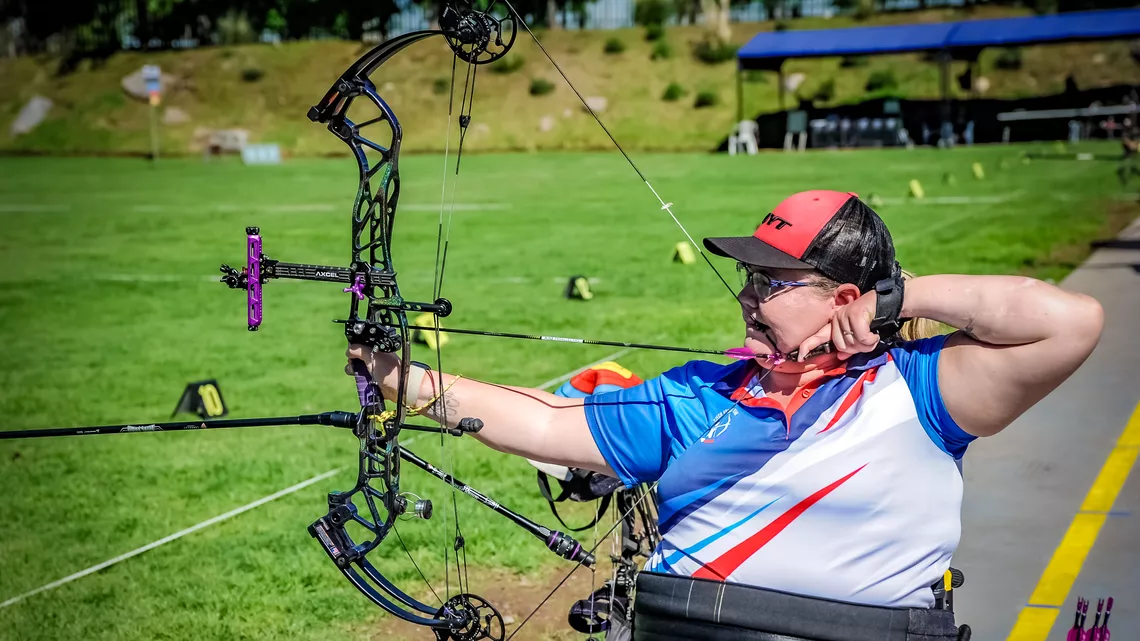 Sarka Pultar Musilova aiming during qualifications at Santiago 2026.