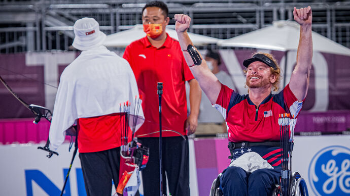 Kevin Mather celebrates winning the Tokyo 2020 Paralympic Games.