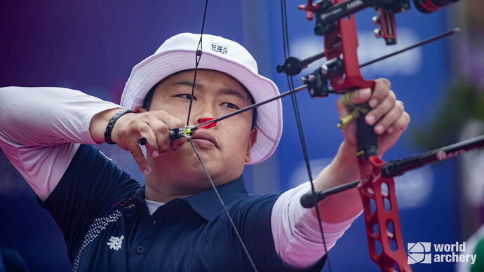프로 전향: 한국 팀에 합류한 최초의 아마추어 양궁 선수