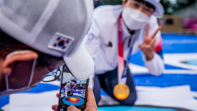 An San celebrates winning the Tokyo 2020 Olympic Games.