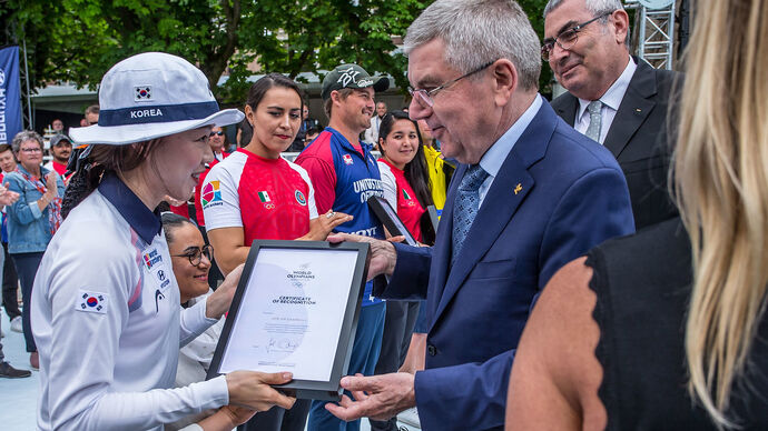 Thomas Bach presents Chang Hye Jin with her OLY certificate in 2019.