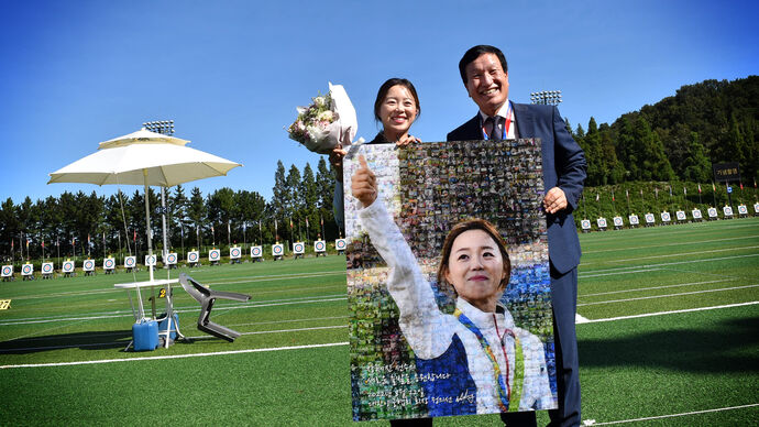 Chang Hye Jin after her retirement ceremony.