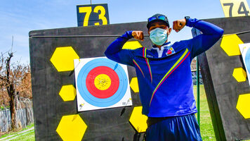 Juan Fernando Bonilla poses next to his target after taking top seed at the Pan American Championships in 2021.