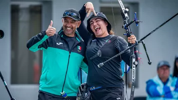 Alejandra Valencia celebrates winning the Pan American Games in 2023.