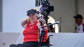 Oznür Cüre shoots during the para world ranking event in Dubai.