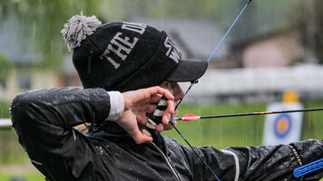 Amanda Mlinaric shoots during qualification at the Veronica’s Cup in 2021.