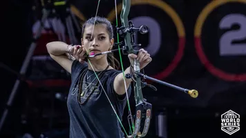 Elisa Roner shoots at the Indoor World Series Finals.