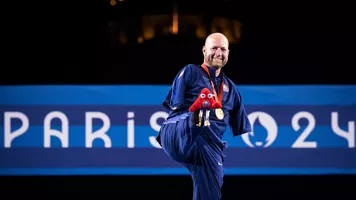 Matt Stutzman celebrates winning the 2024 Paralympic Games.