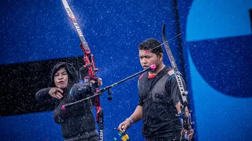 Setiawan Setiawan and Wahyu Retno Wulandari in action at Paris 2024.
