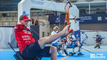 Matt Stutzman shoots at the world para championships.