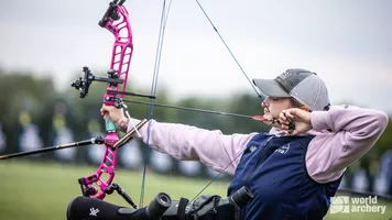 Lola Grandjean shooting her Sanlida bow in 2021.