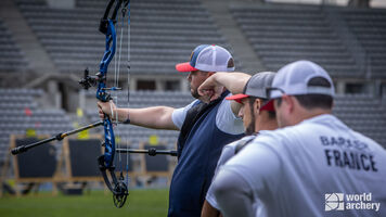 The French compound men shoot in Paris.