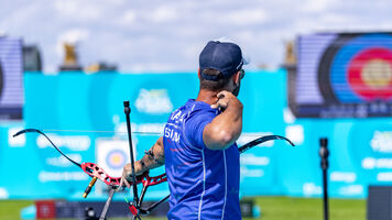Mauro Nespoli shoots at the World Cup stage in Paris.