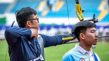 Kim Woojin aiming.