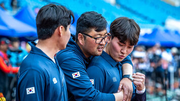The Korean men in Yuanshen Stadium.