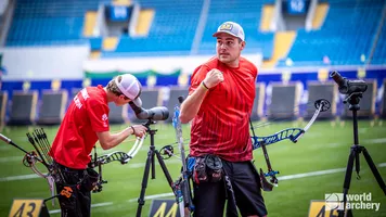 Nico Wiener beats Mathias Fullerton in a Shanghai shoot-off.