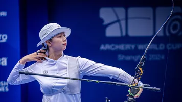 Lim Sihyeon shoots in the finals in Shanghai.