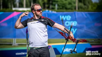 Florian Unruh shoots at the 2023 European Games.