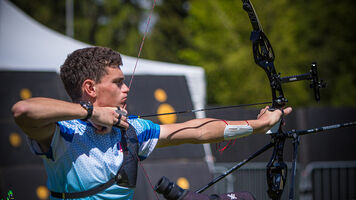 Nicholas D'Amour shoots at the second stage of the 2021 Hyundai Archery World Cup in Lausanne.