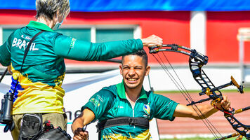 Esdras Rocha celebrates winning the W1 men’s title at the Pan American Championships in 2021.