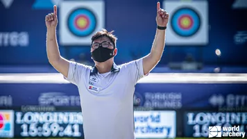 Woojin celebrates world title in Yankton.