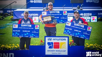 Mike Schloesser on top of the podium at the 2021 Hyundai World Cup Final