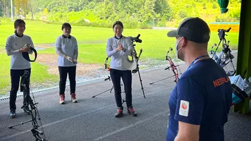 Mike Schloesser coaching in Korea.