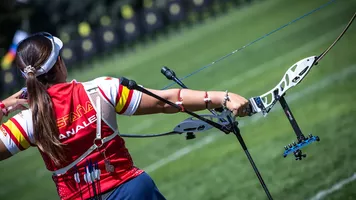 Elia Canales shoots.