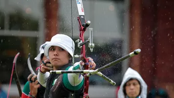 Mariana Avitia in action under the rain.