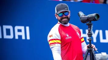 Elias Cuesta coaching the Spanish team in Yecheon in 2024.