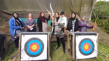 A women-only class at Crescent Archers.