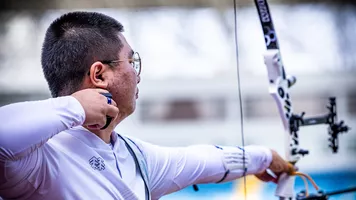 Seo Mingi aiming. 
