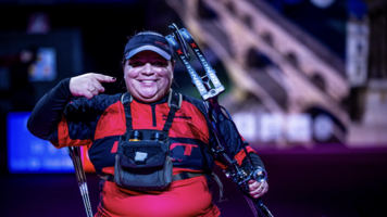 Nimes compound women winner Alejandra Usquiano celebrating.