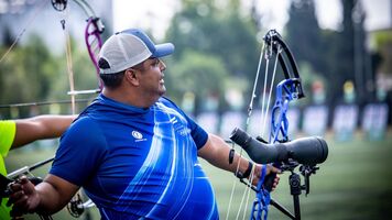 Roberto Hernandez shooting at Puebla 2026 Hyundai Archery World Cup.