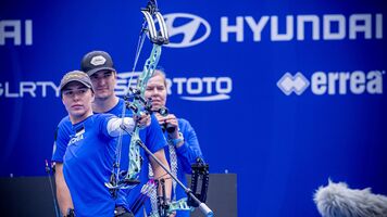 Siblings Lisell and Robin Jaatma shooting mixed team.