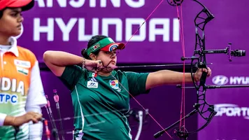 Andrea Becerra aiming at the Nanjing 2025 World Cup Final.
